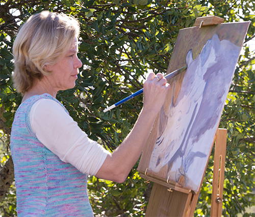Leanne Byrom painting en plein air